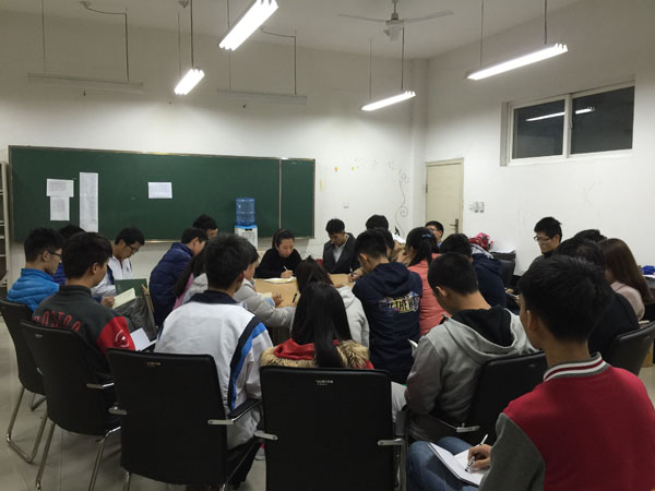 2太阳成集团tyc122cc员工座谈.JPG 2太阳成集团tyc122cc员工座谈.JPG