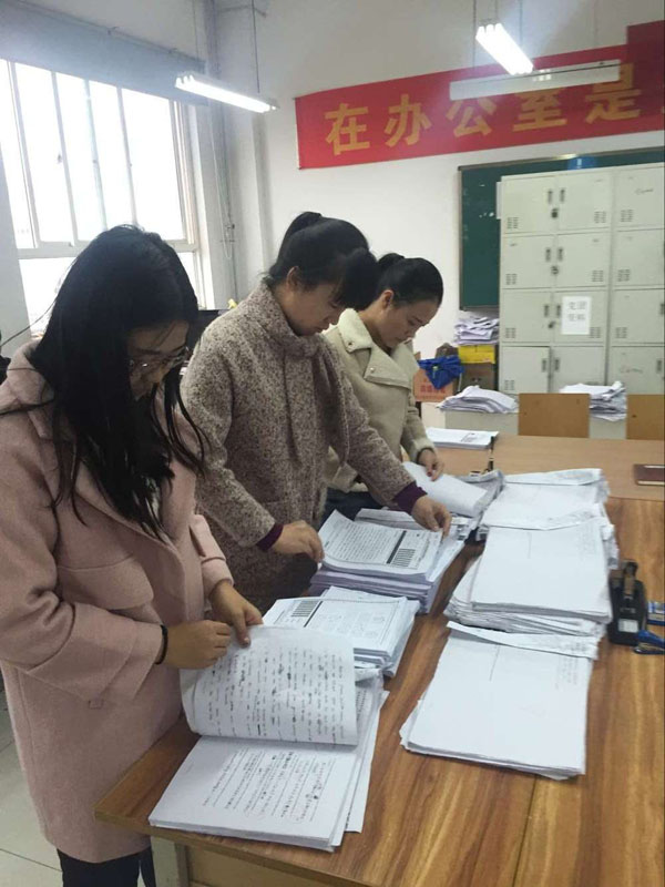 4太阳成集团tyc122cc试卷批阅装订检查.jpg 4太阳成集团tyc122cc试卷批阅装订检查.jpg