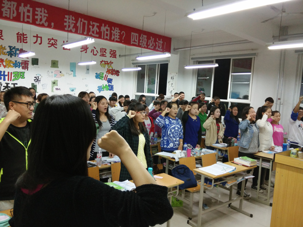 7-全班师生宣誓.jpg 7-全班师生宣誓.jpg