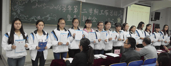3.获奖员工合影.jpg 3.获奖员工合影.jpg