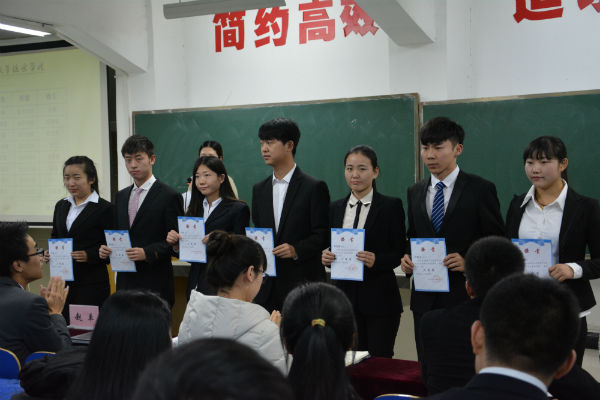 7获奖选手领奖.JPG 7获奖选手领奖.JPG